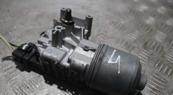 Peugeot 207 Wiper motor 0390241540