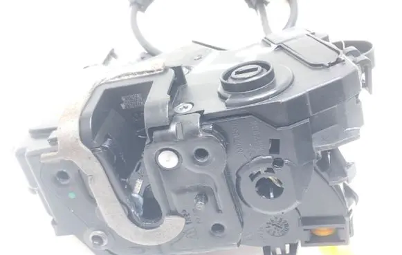 Citroen C4 III e-C4 Rear door lock 9832797580