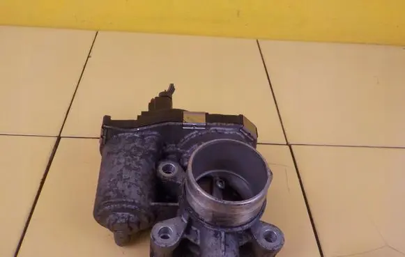 Opel Corsa E Throttle body valve 12637658 B10XFT