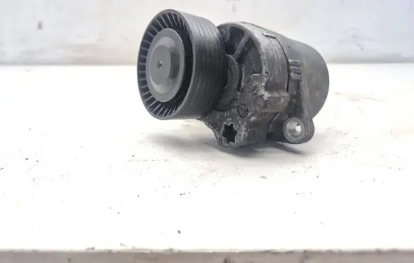 Volvo XC90 Generator/alternator belt tensioner 3075057