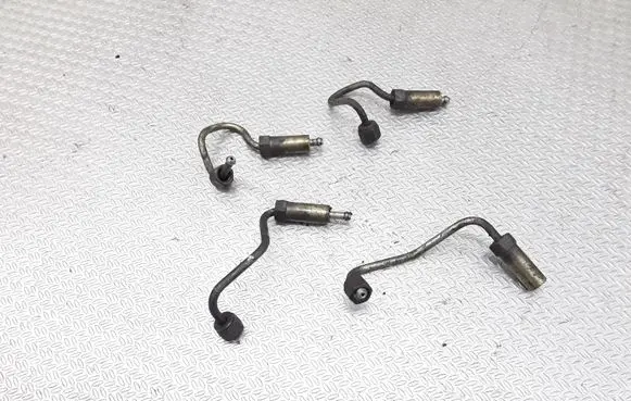 Nissan Pathfinder R51 Fuel injector supply line/pipe 