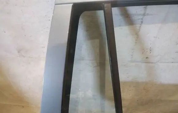 Skoda Octavia Mk2 (1Z) Rear vent window glass AS2