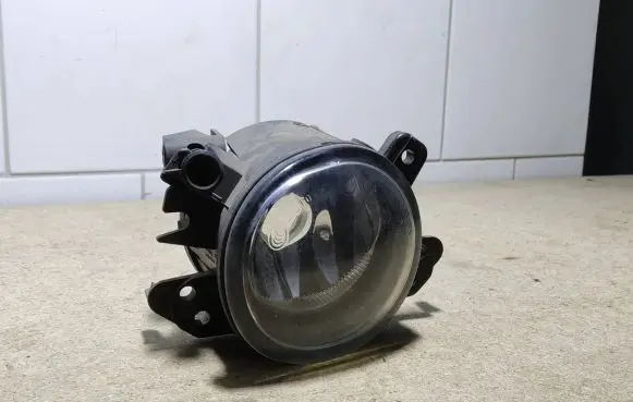 Mercedes-Benz CLS C219 Front fog light A2518200756 0305076001
