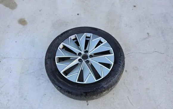 Skoda Kamiq R17 alloy rim 658601025AA 658601025 658601025L