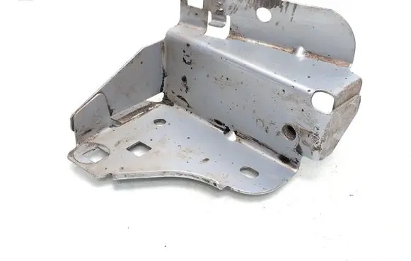 Renault Zoe Fender mounting bracket 620425323R