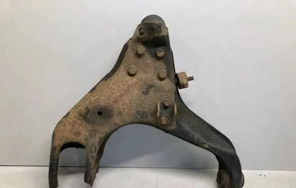 Mitsubishi Pajero Front lower control arm/wishbone