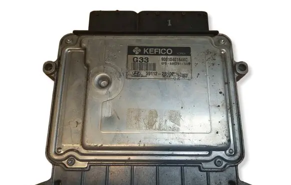 Hyundai i30 Engine control unit/module ECU 391122B102 9001040164KC M798