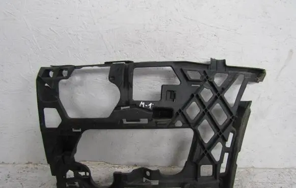 Volkswagen Golf VII Front bumper mounting bracket 5G0807723D