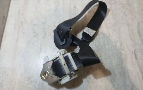 BMW X3 E83 Front seatbelt 34003070A