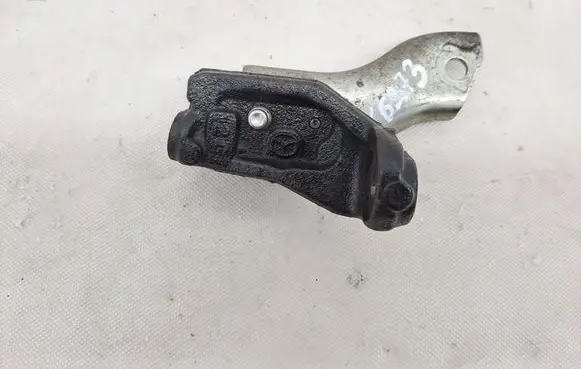 Mazda CX-3 Engine mount bracket