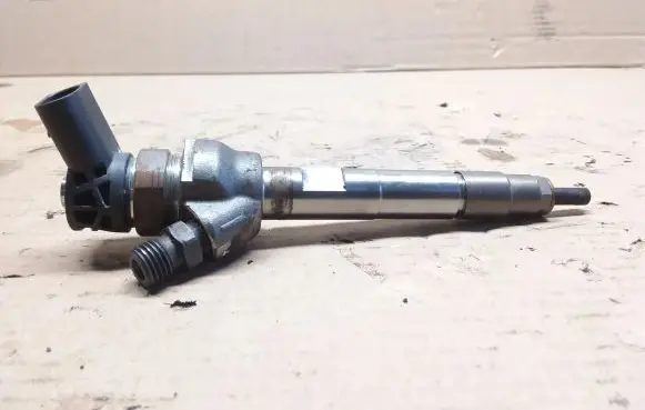 BMW 2 F45 Fuel injector 0445110613 8514146