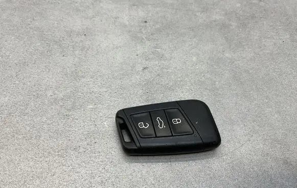Volkswagen PASSAT B8 Ignition key/card 