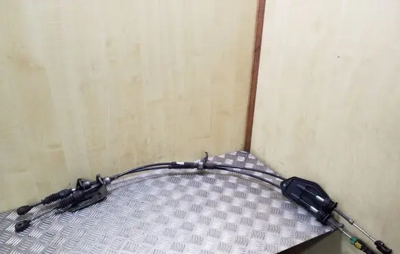 Toyota Avensis T270 Gear shift cable linkage