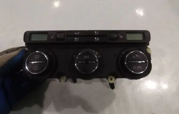 Volkswagen Touran I Climate control unit