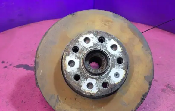 Skoda Octavia Mk2 (1Z) Front wheel hub spindle knuckle