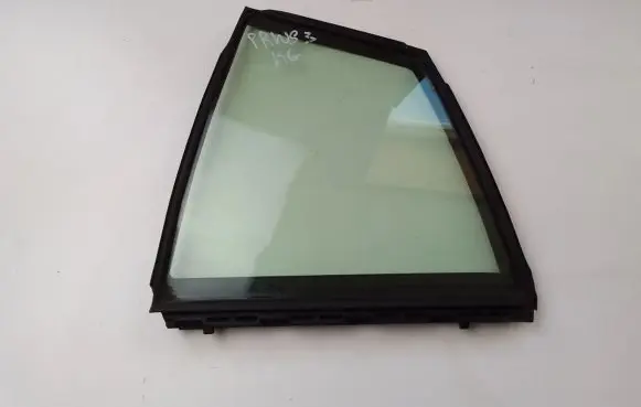 Toyota Prius (XW50) Rear vent window glass 6818947030