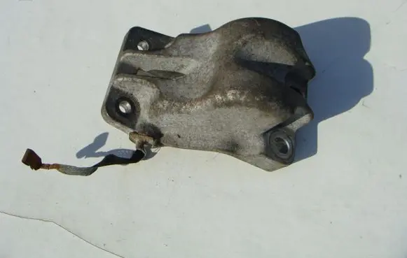 Chrysler Voyager Engine mounting bracket