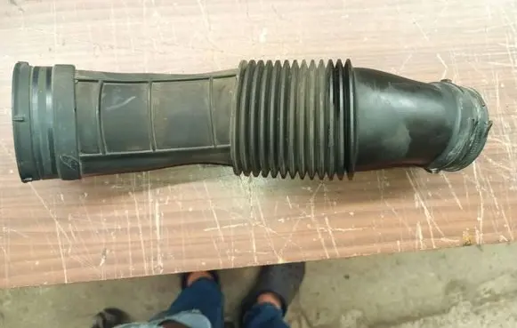 Air intake hose/pipe