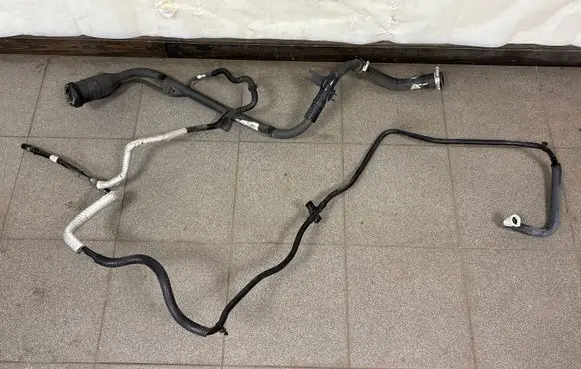 Ford Mustang VI Fuel tank filler neck pipe JR3C9034AB