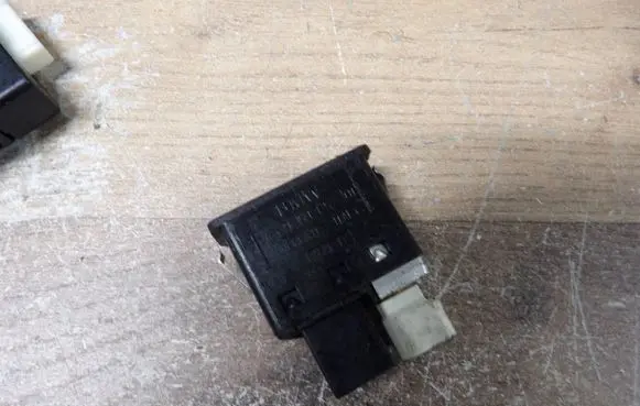 BMW 3 E90 E91 AUX in-socket connector 9189175