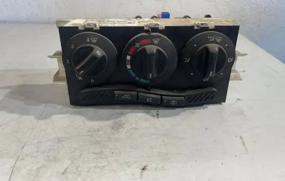 Mercedes-Benz A W168 Climate control unit Q144699 1688300485