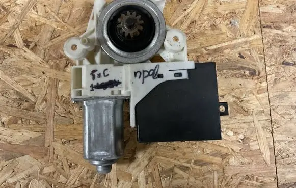 Volvo V50 Front door manual window regulator 3061757 994584107