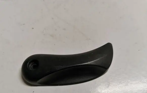 Engine bonnet (hood) release handle