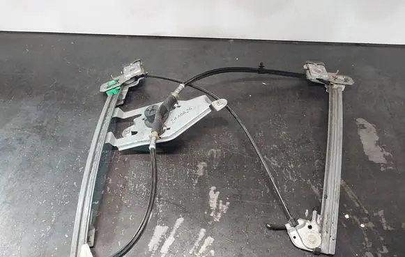 Skoda Octavia Mk1 (1U) Front door manual window regulator 1U0837401