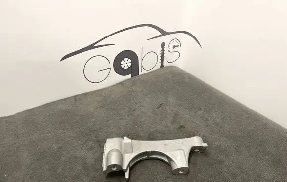 Toyota RAV 4 (XA50) Engine mounting bracket