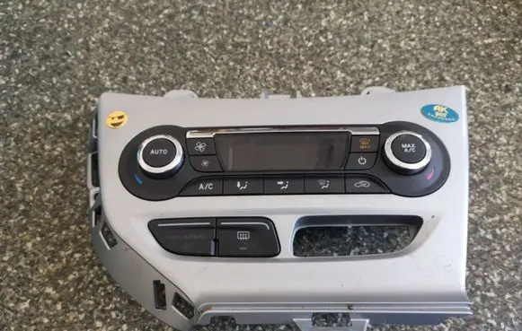 Ford Focus Climate control unit BM5T18C612AM