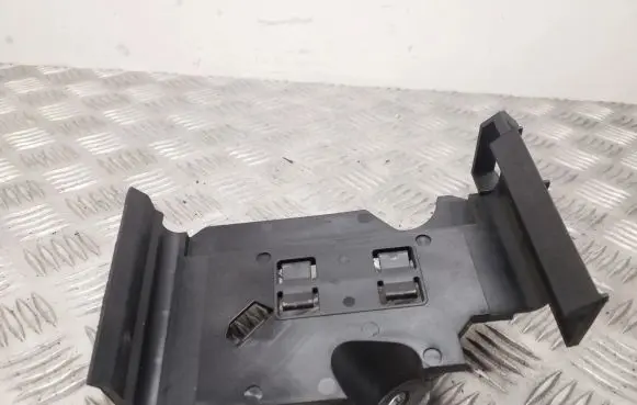 Skoda Superb B8 (3V) Engine control unit holder 5Q0906507C