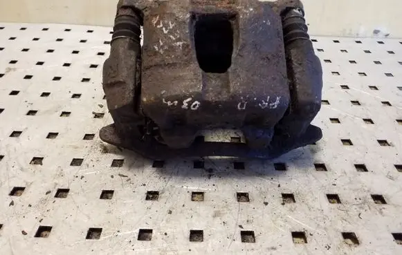 Toyota Corolla Verso E121 Front brake caliper