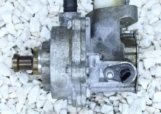 BMW X3 F25 Vacuum pump 8618897N55