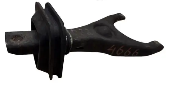 Nissan Navara D22 Clutch release arm fork 305310W800 3054202N10