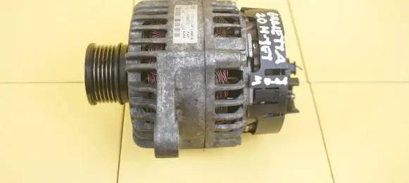 Alfa Romeo Giulietta Generator/alternator 51884351 4HTR7