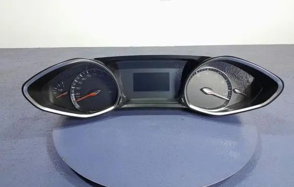 Speedometer (instrument cluster)
