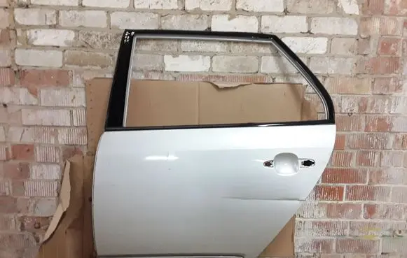 KIA Carens II Rear door