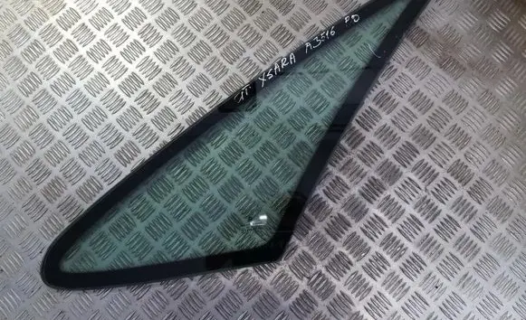 Citroen Xsara Picasso Front triangle window/glass 