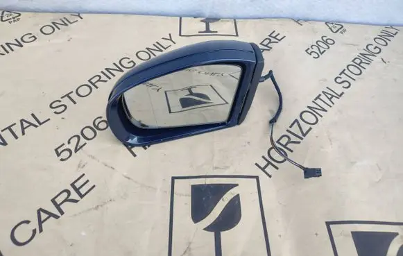 Mercedes-Benz C W203 Front door electric wing mirror 413133417