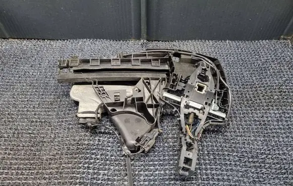 Volvo S40 Front door lock 985915 30784047