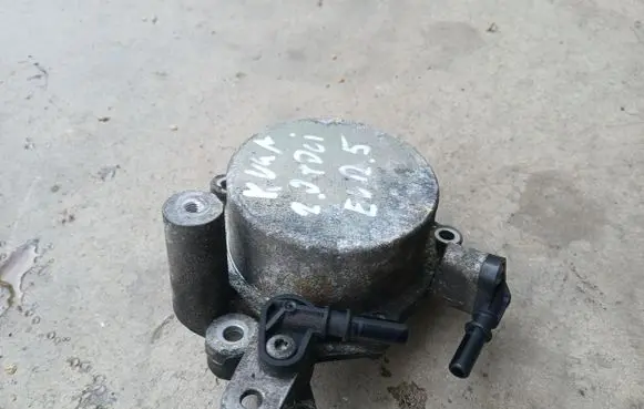 Ford Kuga I Vacuum pump 9673836180