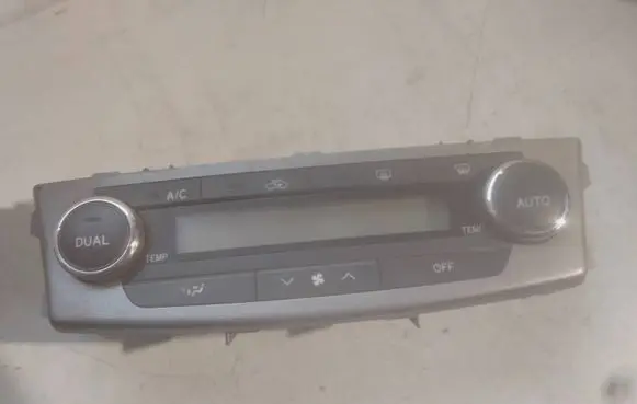 Toyota Avensis T270 Climate control unit 5590005470 1064719