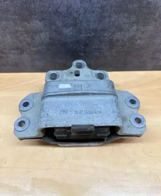 Volkswagen Touran I Engine mount bracket 1K0199555