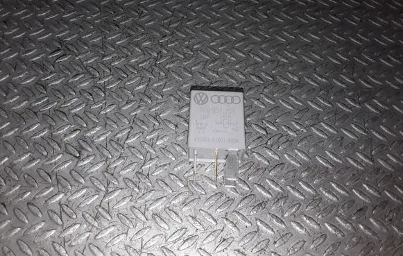 Volkswagen Golf V Other relay 1K0951253