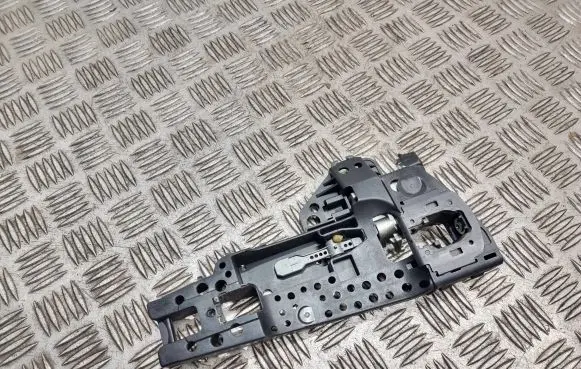 Audi A1 Front door exterior handle/bracket 8t0837886