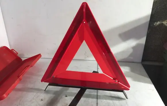 Iveco Daily 35.8 - 9 Emergency warning sign 504202970