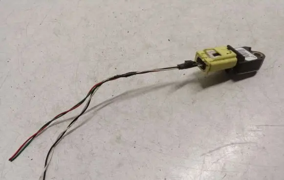 Toyota Auris 150 Airbag deployment crash/impact sensor 8983102060