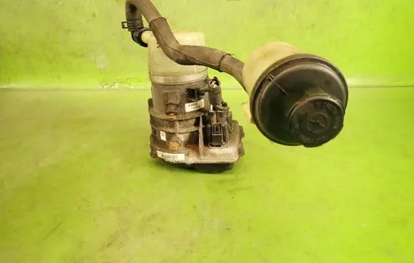 Volvo V70 Power steering pump 31387595