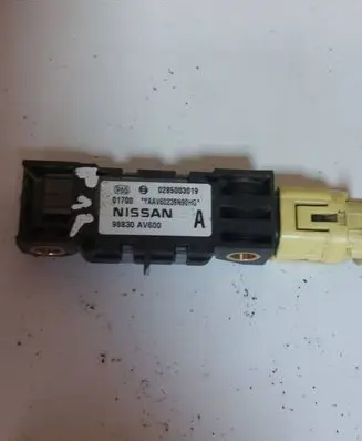Nissan Primera Airbag deployment crash/impact sensor 98830AV600 0285003019