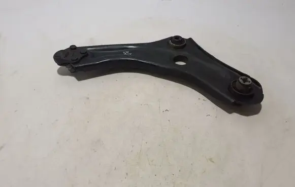 Renault Megane IV Front lower control arm/wishbone 545042021R